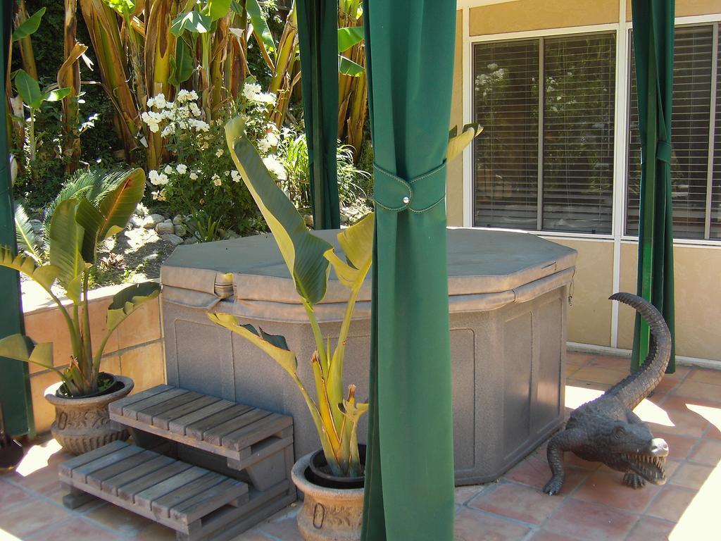Woodland Hills Calabasas Guesthouses Los Angeles Exterior photo